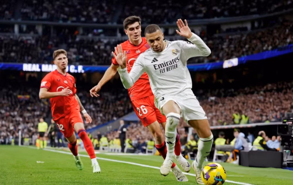 mbappe choi sang real madrid danh bai sevilla o vong 18 la liga hinh 1