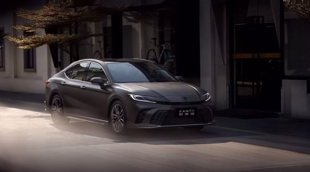 toyota camry co phien ban dac biet the thao va sang trong hon gia quy doi tu 707 trieu dong hinh 1