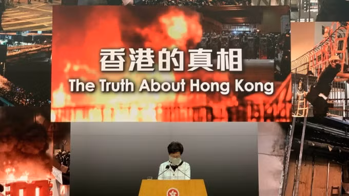 Chính quyền Mỹ sẽ xem xét các yếu tố xem Hong Kong còn đủ điều kiện để hưởng quyền kinh tế đặc biệt - Ảnh: Reuters