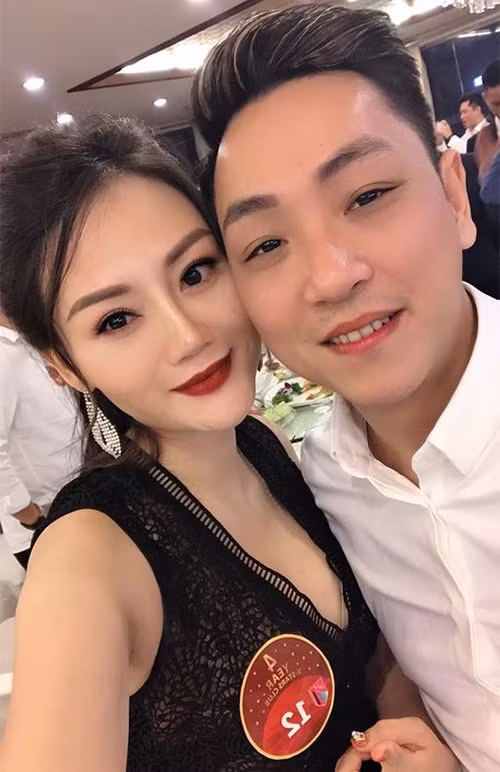 Phương Thúy và Phùng Cường tại tiệc sinh nhật V-Stars tối 30/12/2019.