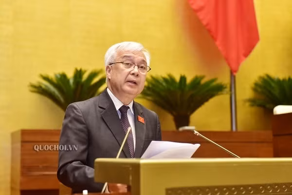 Chủ nhiệm Ủy ban Phan Thanh Bình trình bày báo cáo
