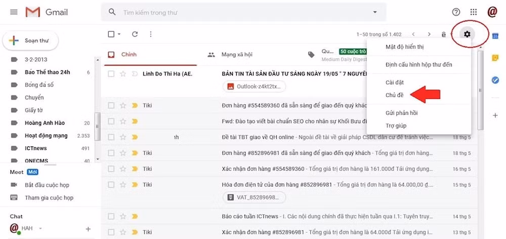 Khi sử dụng Gmail trên máy tính (mail.google.com), để chuyển đổi phông nền chúng ta bấm vào biểu tượng bánh răng cưa và chọn mục 