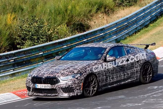 Chiếc xe được cho là BMW M8 CS bị bắt gặp chạy thử nghiệm trên trường đua Nurburgring.