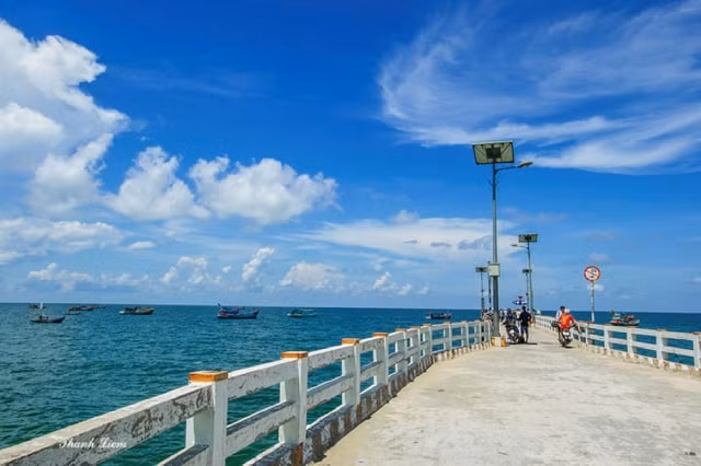 Cầu cảng
