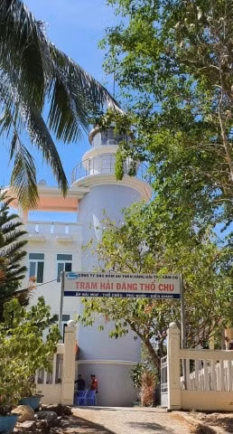 Hải đăng Thổ Châu - dẫn đường tầu trên cự ly 57km.