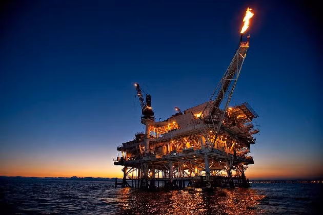 Giá dầu Brent tăng hơn 1% nhờ dự trữ dầu Mỹ giảm. Ảnh minh họa.