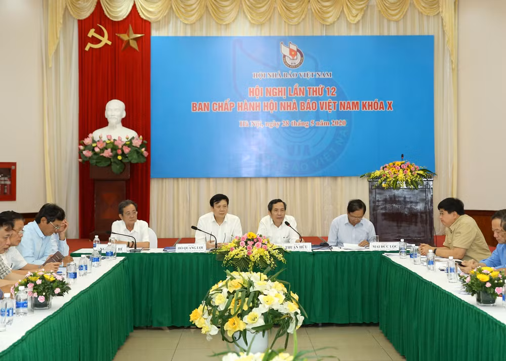 Các đồng chí chủ trì Hội nghị. Ảnh Sơn Hải