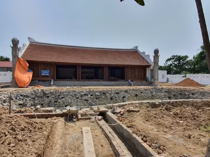 Chưa tính nội thất, đồ thờ sau khi điều chỉnh vốn đầu tư, ngôi nhà truyền thống này đã ...