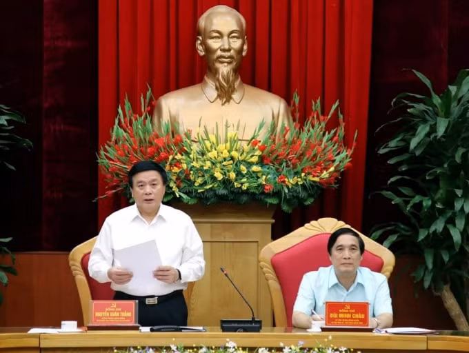 Đồng chí Nguyễn Xuân Thắng - Bí thư Trung ương Đảng, Giám đốc Học viện Chính trị quốc gia Hồ Chí Minh, Chủ tịch Hội đồng Lý luận Trung ương ghi nhận những kết quả của tỉnh Phú Thọ.