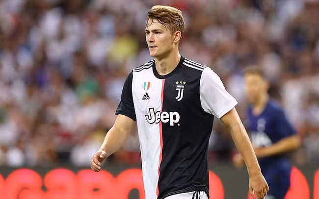 Juventus coi De Ligt là tương lai của đội bóng nên khước từ lời đề nghị siêu khủng từ Barcelona. Ảnh: juvefc