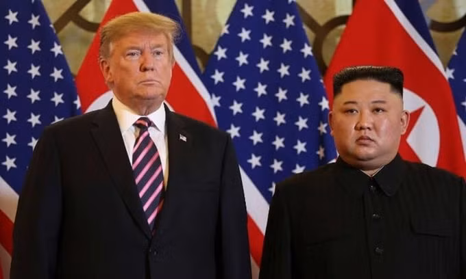 Tổng thống Mỹ Trump (trái) và lãnh đạo Triều Tiên Kim Jong-un tại Hà Nội hồi tháng 2/2019. Ảnh: AFP.