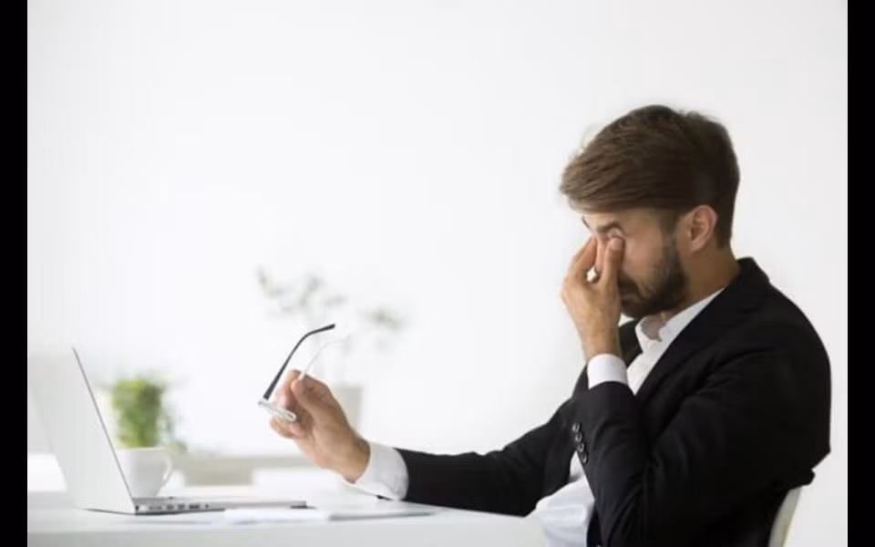 Điểm vàng rất quan trọng đối với thị lực trung tâm, là nơi tập trung hàng triệu tế bào cảm quan, đóng vai trò quan trọng trong thu nhận hình ảnh, giúp nhận biết màu sắc, độ sắc nét của hình ảnh.