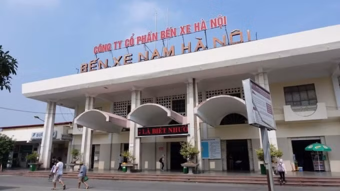 Bến xe Giáp Bát thành bãi đỗ kết hợp với trung tâm thương mại. Ảnh: TL