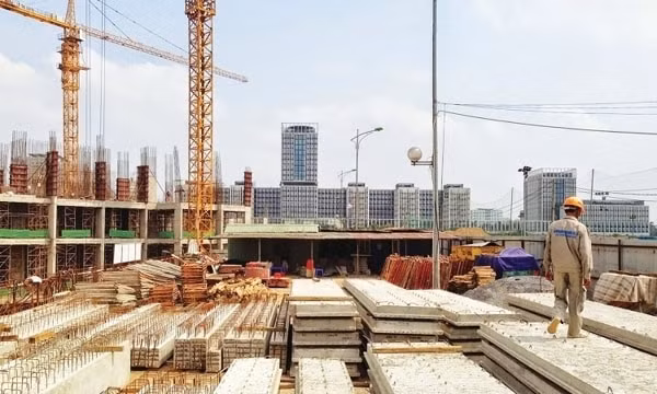 Sau hơn 5 năm thực thi Luật Xây dựng năm 2014 đã xuất hiện một số vướng mắc, hạn chế, bất cập. Ảnh minh họa