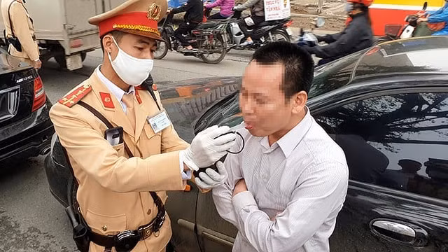 Lực lượng chức năng đã xử lý 5.283 trường hợp vi phạm quy định về nồng độ cồn - trung bình 1 ngày phát hiện, xử lý gần 800 trường hợp vi phạm nồng độ cồn. Ảnh: internet
