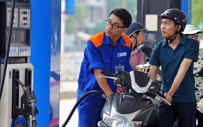 Giá xăng dầu trong nước tăng mạnh sau kỳ điều chỉnh giá xăng dầu chiều qua ngày 28/5. Ảnh minh họa.