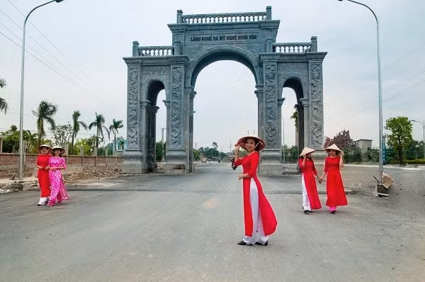 Làng nghề đá mỹ nghệ Ninh Vân.