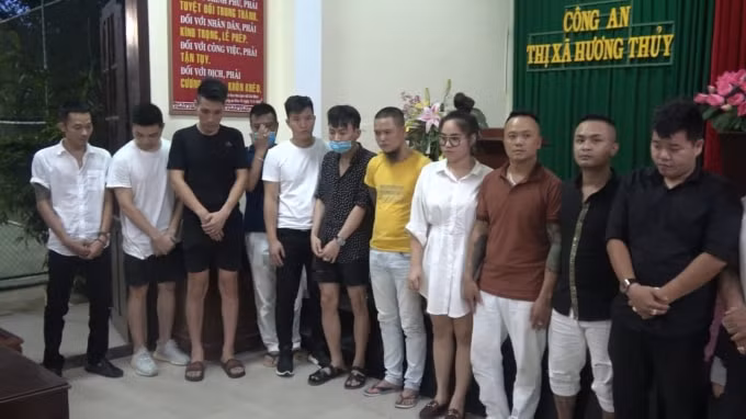 Các đối tượng tại cơ quan công an.