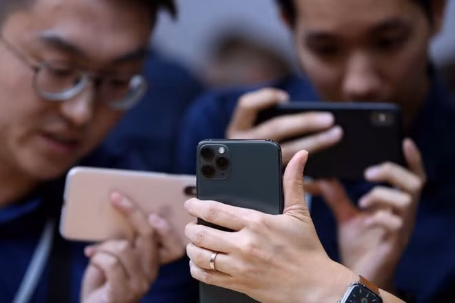 Sẽ có 3 nhà sản xuất camera cho iPhone 2020. Ảnh: AFP