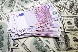 Lần đầu tiên sau 20 năm, đồng euro và đồng USD cách xa nhau dưới nửa xu