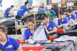 Xuất khẩu Trung Quốc chịu ảnh hưởng ra sao khi nhu cầu của Mỹ và EU giảm?