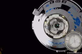 Tàu vũ trụ không người lái của Boeing cập bến ISS