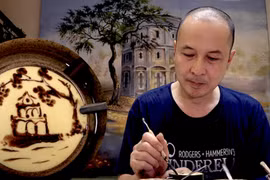 Chiêm ngưỡng phong cảnh Hà Nội trên cốc cà phê trứng