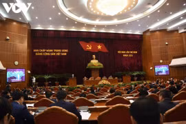 Người đứng đầu phải có bản lĩnh chính trị vững vàng, quyết liệt đấu tranh, đứng vững, đứng thẳng trước mọi cám dỗ