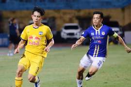 Văn Quyết và Tuấn Hải tỏa sáng, Hà Nội FC đánh bại HAGL 2-1 trên sân Hàng Đẫy