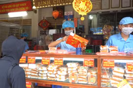 Làng bánh trung thu Xuân Đỉnh rộn ràng vào vụ