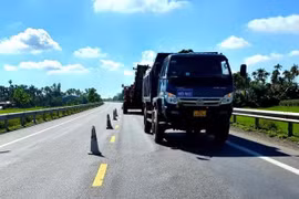 Sửa chữa mặt đường hư hỏng tại nút giao Chu Lai thuộc tuyến cao tốc Đà Nẵng - Quảng Ngãi