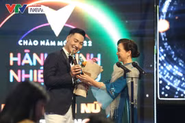 VTV Awards 2021: Mạnh Trường, Hồng Diễm giành giải diễn viên ấn tượng