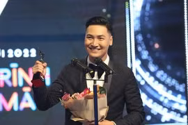 Mạnh Trường chiến thắng giải Nam diễn viên ấn tượng VTV Awards 2021