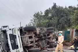 Quảng Ninh: Lật xe tải trên quốc lộ 18, 1 người tử vong