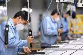 Người lao động làm thêm không quá 300 giờ/năm và 60 giờ/tháng