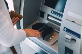 Người dân có thể dùng căn cước công dân gắn chíp để rút tiền tại ATM của ngân hàng nào, ở đâu?