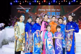 “Tôi yêu Áo dài Việt Nam” của NTK Việt Hùng trên sân khấu Lễ hội Áo dài TP.HCM