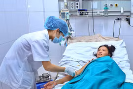 Không tự ý điều trị sốt xuất huyết tại nhà