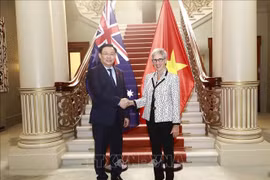 Chủ tịch Quốc hội Vương Đình Huệ gặp Thống đốc bang Victoria