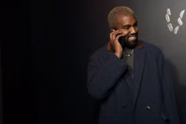 Twitter lại khóa tài khoản của rapper Kanye West