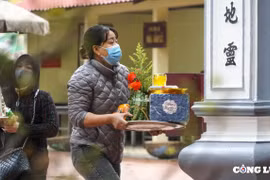 Phủ Tây Hồ vắng vẻ ngày đầu mở cửa trở lại