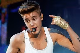 Justin Bieber là nghệ sĩ đầu tiên sở hữu 10 ca khúc đạt 1 tỉ lượt nghe