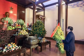 Thủ tướng dâng hương, dâng hoa tưởng nhớ Chủ tịch Hồ Chí Minh
