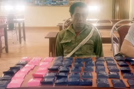 Bắt đối tượng "ôm" 12.000 viên ma túy từ Lào về Việt Nam tiêu thụ