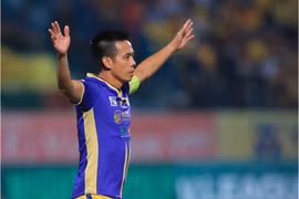 Hà Nội FC thắng vùi dập Nam Định, cô đơn trên đỉnh V.League 2022