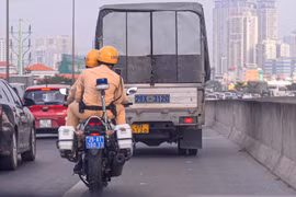Bất chấp khung hình phạt nặng, nhiều tài xế vẫn ngang nhiên đi vào làn khẩn cấp trên Vành đai 3