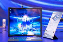 Zenbook 17 Fold OLED được lên kệ tại Việt Nam