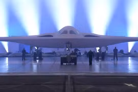 Mỹ ra mắt máy bay ném bom tàng hình mới B-21 Raider