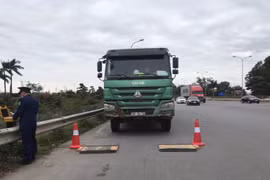 Xe quá tải bùng phát ngay trong tháng đầu tiên của năm 2022