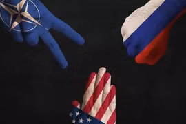 Nga, Mỹ và NATO: Chờ ván bài lật ngửa!